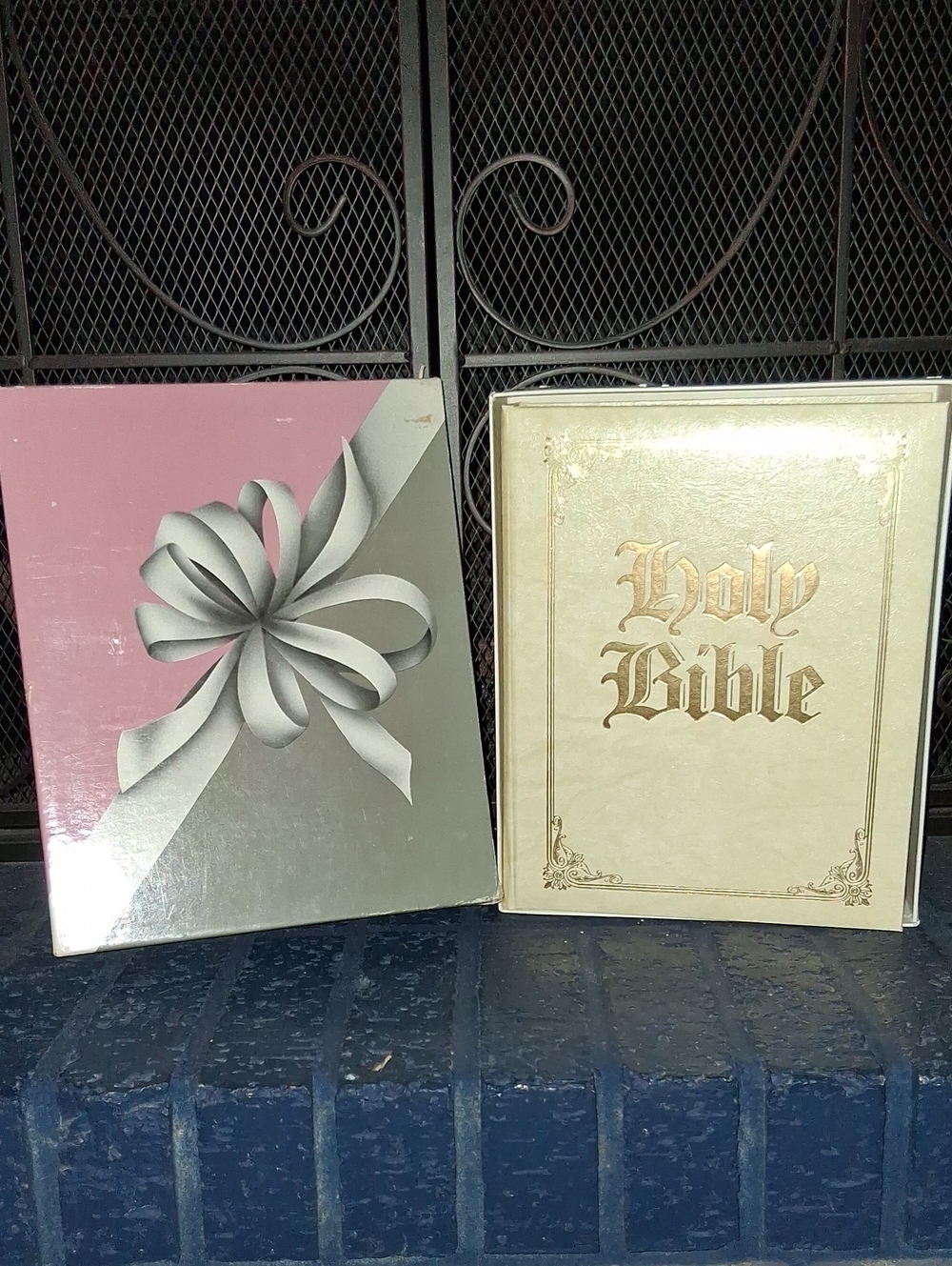 Vintage Gift Bible (KJV)